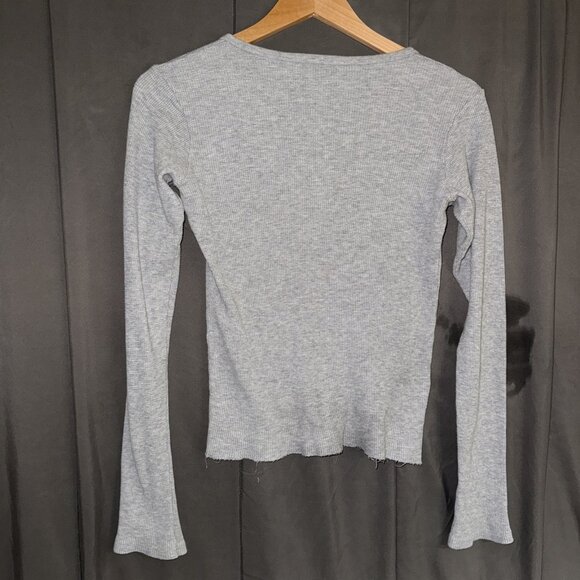 Brandy Melville Light Grey Long Sleeve Henley One Size Fits All STRINGY HEM - Picture 4 of 6